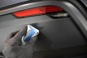 劣化が気になる未塗装樹脂パーツにもコーティングします。リボルト沖縄